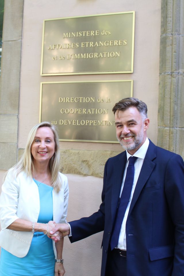 (de g. à dr.) Anja Nitzsche, responsable de la division des partenariats et de la mobilisation des ressources d'OCHA et Franz Fayot, ministre de la Coopération et de l’Action humanitaire